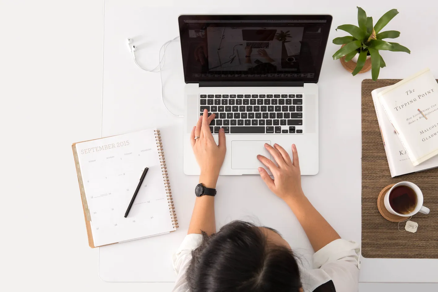 Khôi Nguyên Creatives làm việc cùng khách hàng